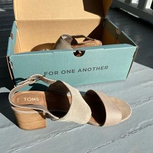 Poppy sandal by TOMS